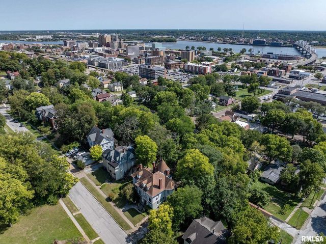 817 W 7TH Street, Davenport, IA 52802