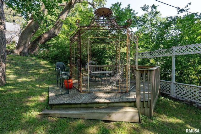 817 W 7TH Street, Davenport, IA 52802