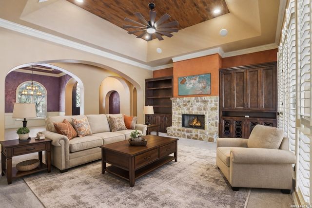 315 Santa Domingo, Helotes, TX 78023