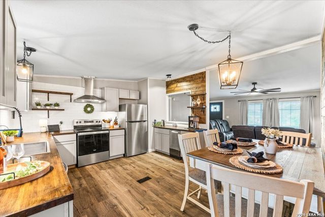 210 S County Road 5601, Castroville, TX 78009