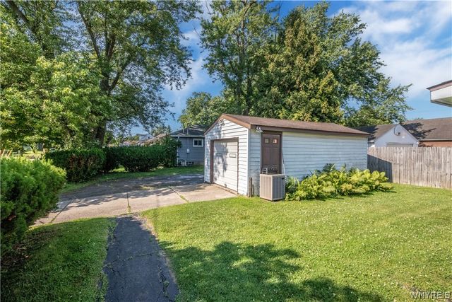2047 Como Park Boulevard, Lancaster, NY 14086