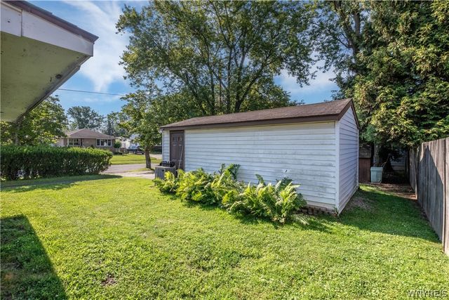 2047 Como Park Boulevard, Lancaster, NY 14086