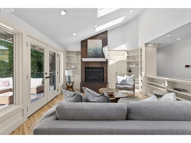 6 BERNINI Ct, Lake Oswego, OR 97035