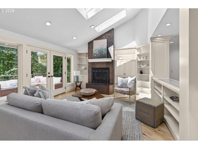 6 BERNINI Ct, Lake Oswego, OR 97035