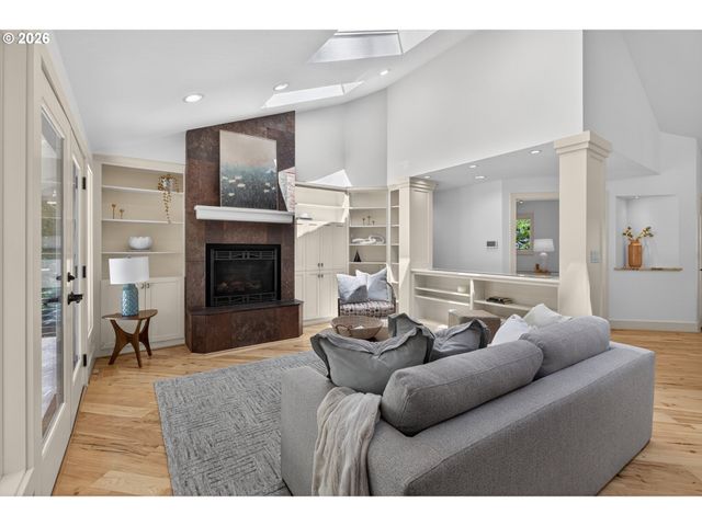 6 BERNINI Ct, Lake Oswego, OR 97035