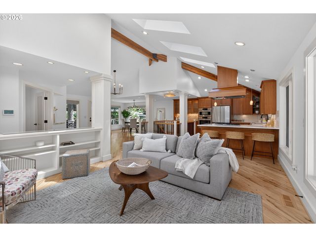 6 BERNINI Ct, Lake Oswego, OR 97035