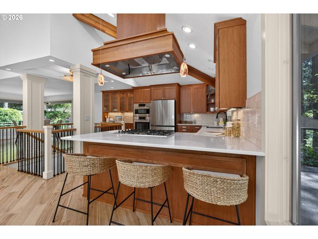 6 BERNINI Ct, Lake Oswego, OR 97035