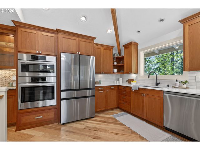 6 BERNINI Ct, Lake Oswego, OR 97035