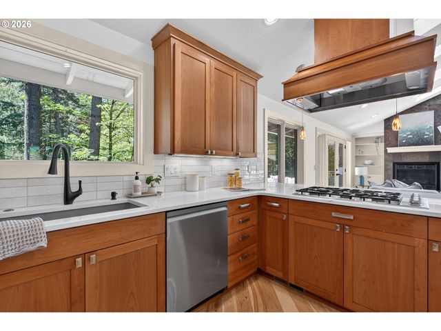 6 BERNINI Ct, Lake Oswego, OR 97035