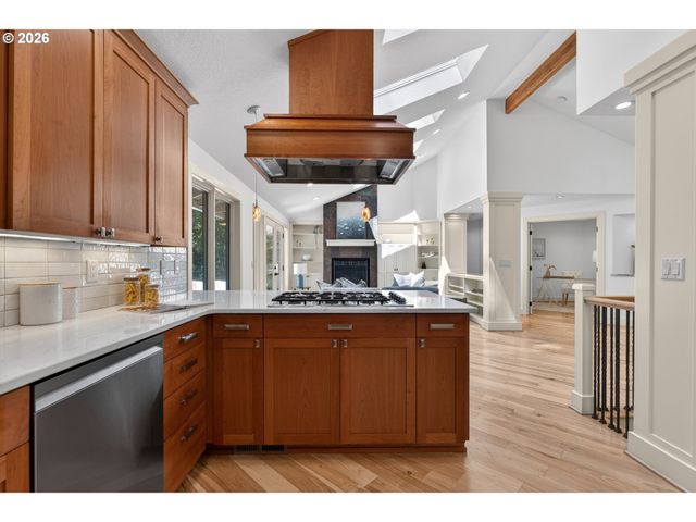 6 BERNINI Ct, Lake Oswego, OR 97035