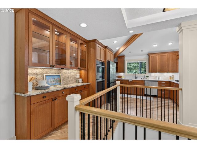 6 BERNINI Ct, Lake Oswego, OR 97035