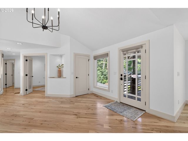 6 BERNINI Ct, Lake Oswego, OR 97035