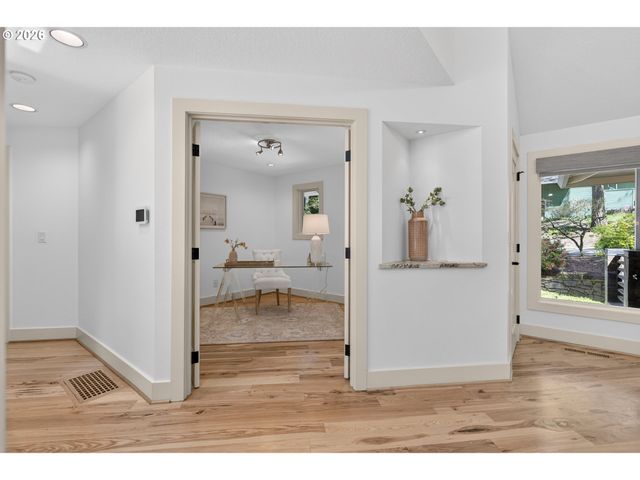 6 BERNINI Ct, Lake Oswego, OR 97035