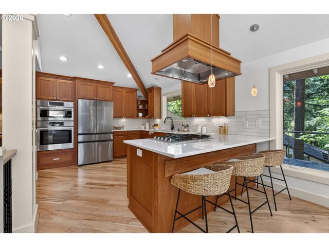 6 BERNINI Ct, Lake Oswego, OR 97035