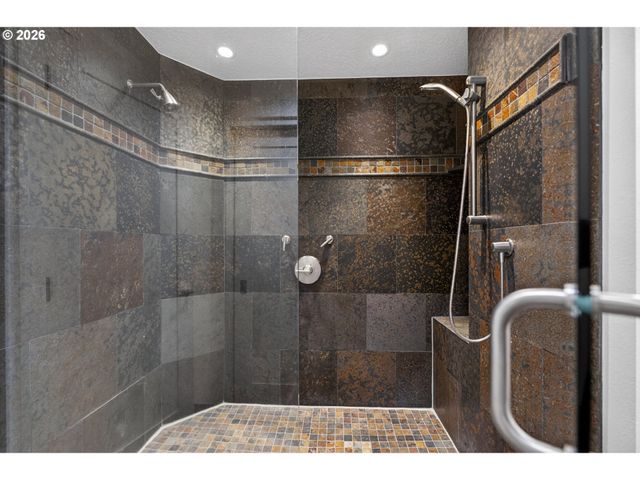 6 BERNINI Ct, Lake Oswego, OR 97035