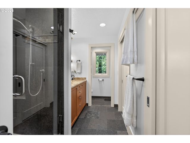 6 BERNINI Ct, Lake Oswego, OR 97035