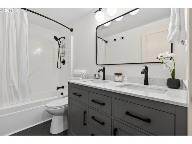 6 BERNINI Ct, Lake Oswego, OR 97035