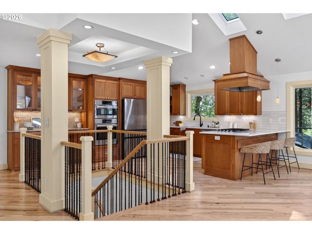 6 BERNINI Ct, Lake Oswego, OR 97035