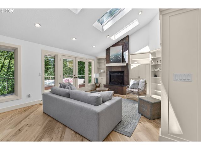 6 BERNINI Ct, Lake Oswego, OR 97035