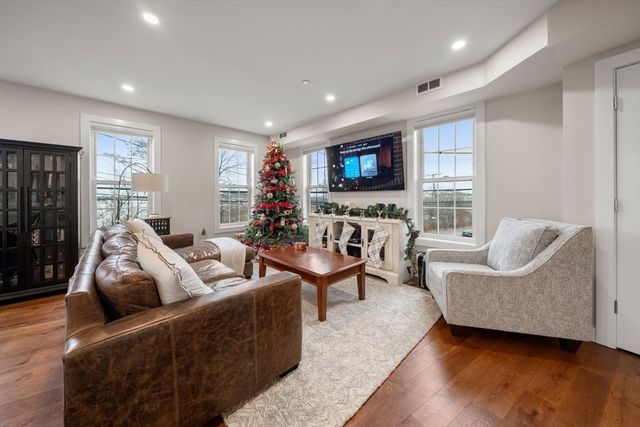 20 Crestway Road 3, Boston, MA 02128