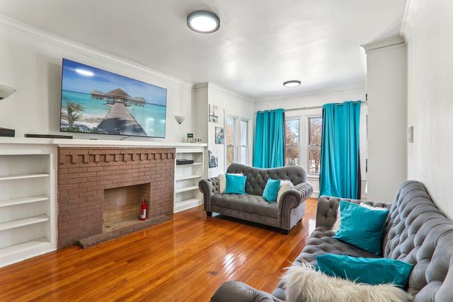 412 N Pine Avenue, Chicago, IL 60644