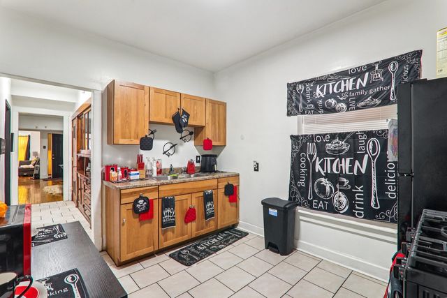 412 N Pine Avenue, Chicago, IL 60644