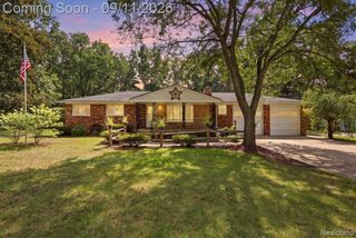 9985 Cedar Island Road, White Lake, MI 48386