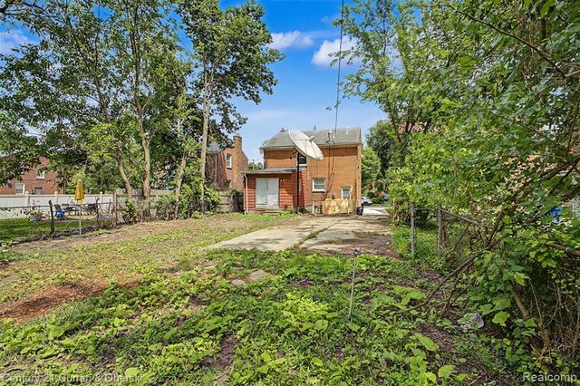 9263 Rosemont St Avenue, Detroit, MI 48228