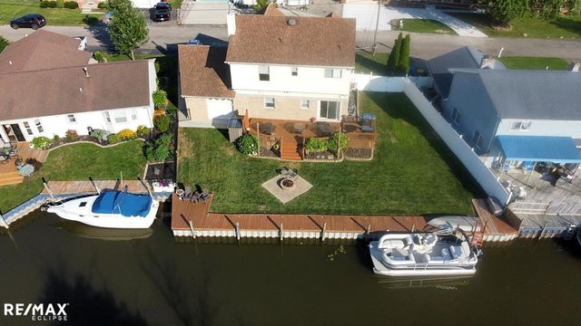46855 Roselane Dr, Chesterfield Twp, MI 48047