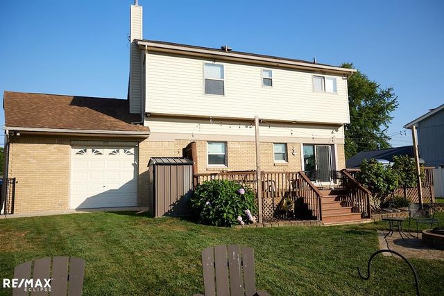 46855 Roselane Dr, Chesterfield Twp, MI 48047