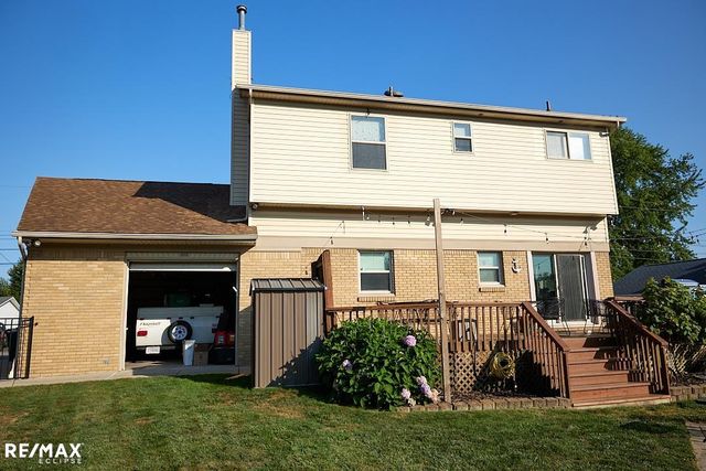 46855 Roselane Dr, Chesterfield Twp, MI 48047
