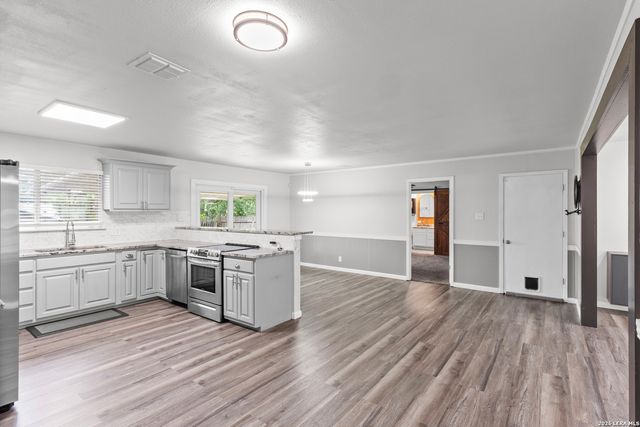 6027 FOREST SHADOW ST, San Antonio, TX 78240
