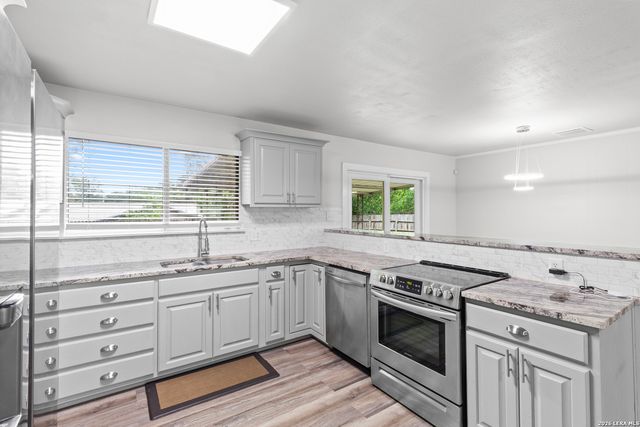 6027 FOREST SHADOW ST, San Antonio, TX 78240