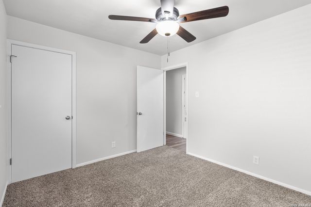 6027 FOREST SHADOW ST, San Antonio, TX 78240