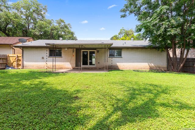 6027 FOREST SHADOW ST, San Antonio, TX 78240