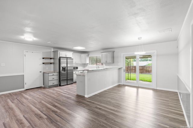 6027 FOREST SHADOW ST, San Antonio, TX 78240