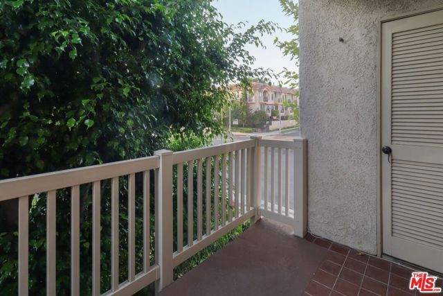 14315 Riverside Drive 210, Los Angeles, CA 91423