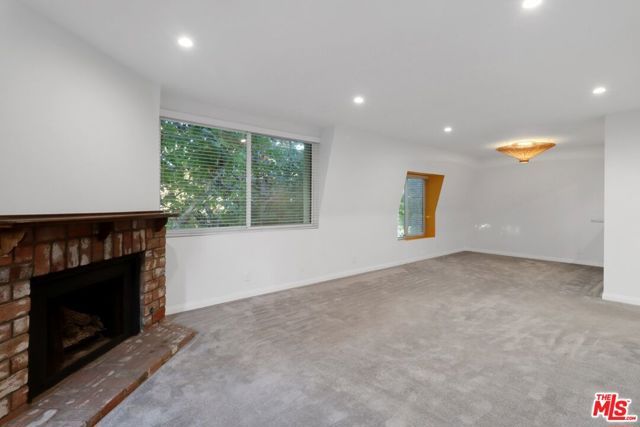 14315 Riverside Drive 210, Los Angeles, CA 91423