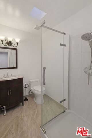 14315 Riverside Drive 210, Los Angeles, CA 91423