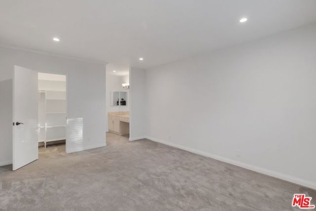14315 Riverside Drive 210, Los Angeles, CA 91423
