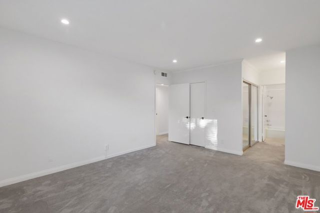 14315 Riverside Drive 210, Los Angeles, CA 91423