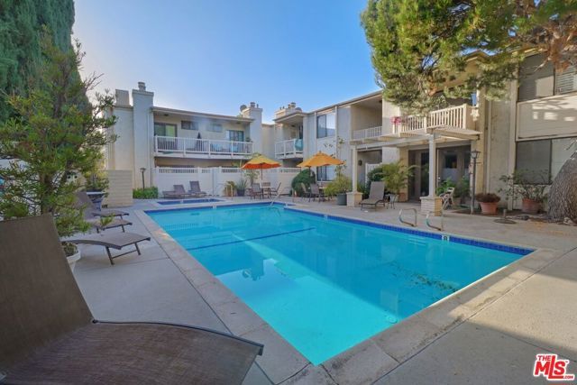 14315 Riverside Drive 210, Los Angeles, CA 91423