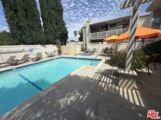 14315 Riverside Drive 210, Los Angeles, CA 91423