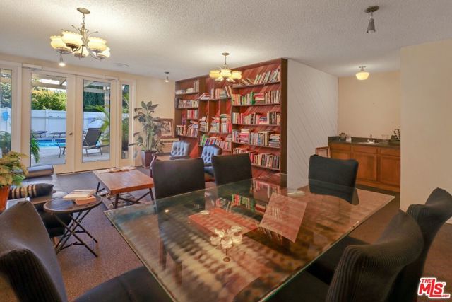 14315 Riverside Drive 210, Los Angeles, CA 91423