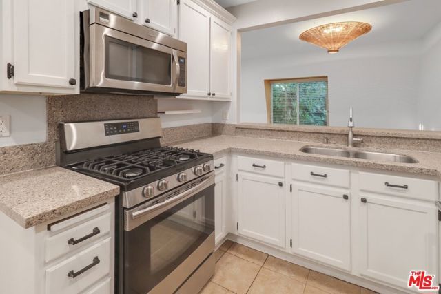 14315 Riverside Drive 210, Los Angeles, CA 91423