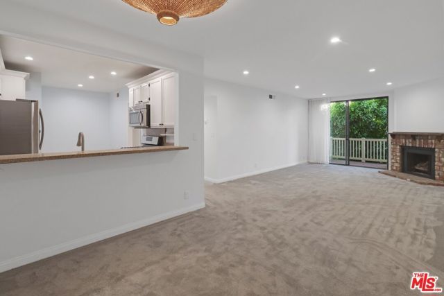14315 Riverside Drive 210, Los Angeles, CA 91423