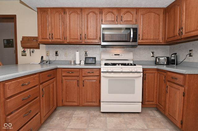 675 Caesar Drive, Avon, IN 46123
