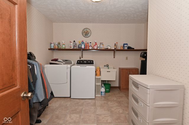 675 Caesar Drive, Avon, IN 46123
