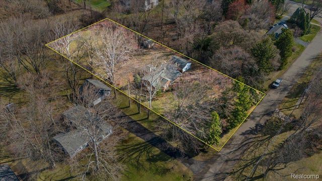 1454 Banmoor Drive, Troy, MI 48084