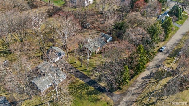 1454 Banmoor Drive, Troy, MI 48084